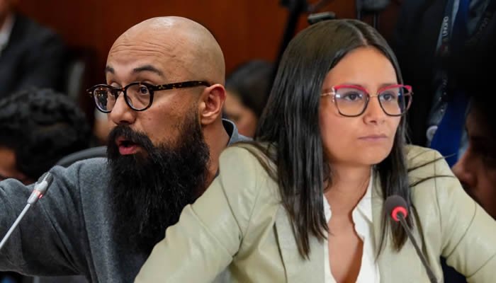 Denuncia en contra de la directora del departamento de Presidencia