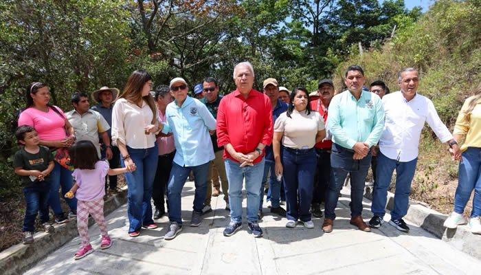 Entregadas obras de placa huella en Gigante