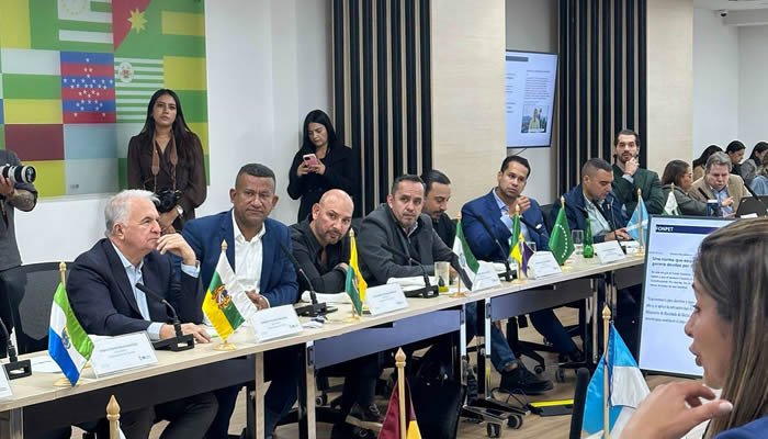 Importante reunión entre Minhacienda y departamentos