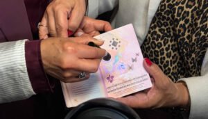 Presentado el nuevo pasaporte colombiano