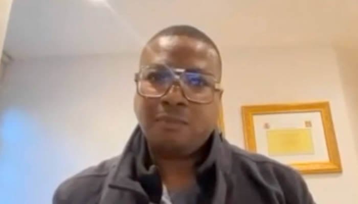 Exembajador en Ghana, acusado de violencia intrafamiliar