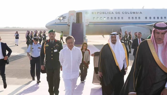 Más de $10.000 millones ha gastado Petro en viajes al exterior