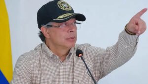 Petro defiende a Ricardo Roa, contra viento y marea