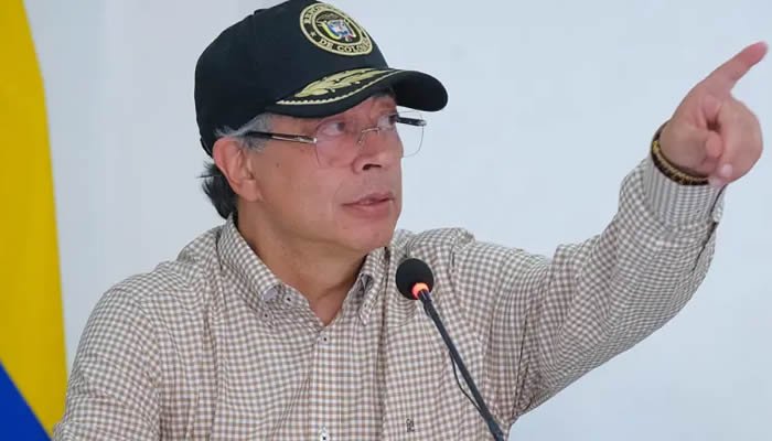 Petro defiende a Ricardo Roa, contra viento y marea