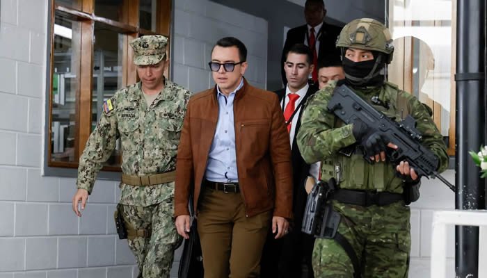 Noboa desmiente acusaciones de Petro