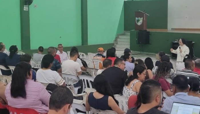 Capacitación sobre riesgo escolar en colegios del centro del Huila