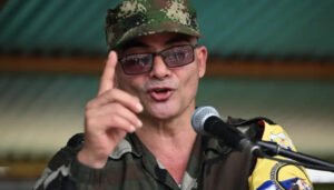 Petro denuncia corrupción en pro de Iván Mordisco