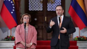 Comienza a cocinarse encuentro entre Petro y Delcy Rodríguez