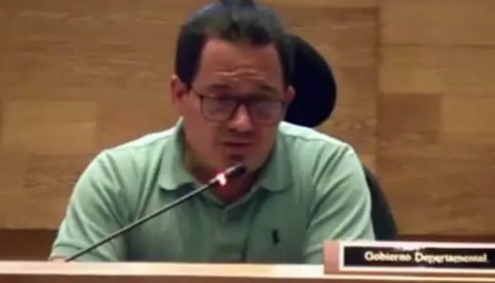 Renunció director nacional de inteligencia