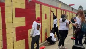Polémica en Antioquia por mural cerca de residencia de Álvaro Uribe
