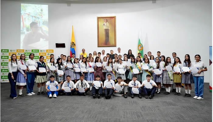 Posesionados contralores y personeros escolares de Neiva