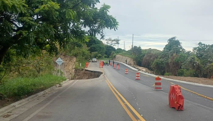 Deslizamiento de tierras afecta Ruta 45 en Gigante