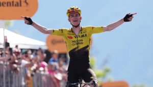 Ex campeón de la Vuelta a España ganó etapa en Italia