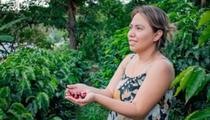 Daniela Díaz, una joven que representa el nuevo rostro de la caficultura huilense