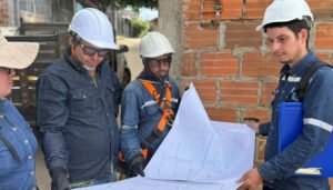Proceso de iluminación en el barrio Álvaro Uribe