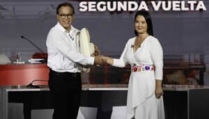 Sigue el conteo para definir presidente en el Perú