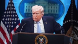 Trump: movilidad normal en el Estrecho de Ormuz