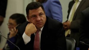 Investigación formal contra ex senador