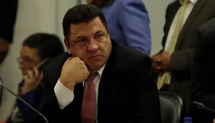 Investigación formal contra ex senador