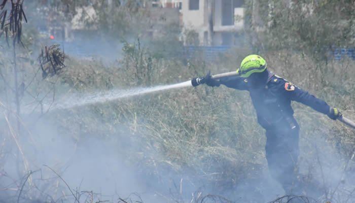 Bomberos atienden incendios en el sur de Neiva