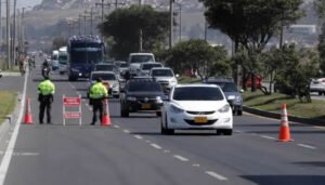 Más de 4.000 uniformados en las vías del país por el puente