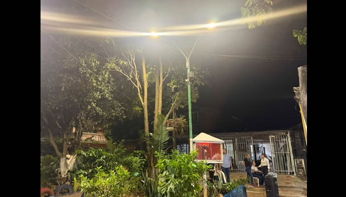 Zona verde del barrio Alberto Yepes, con moderno alumbrado público