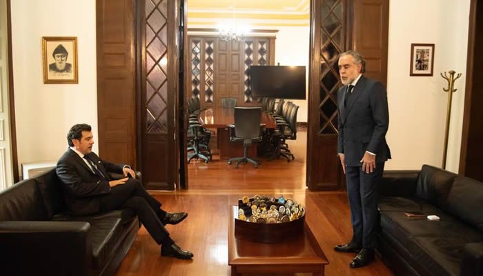 Así fue el empalme entre los ministros del interior saliente y entrante