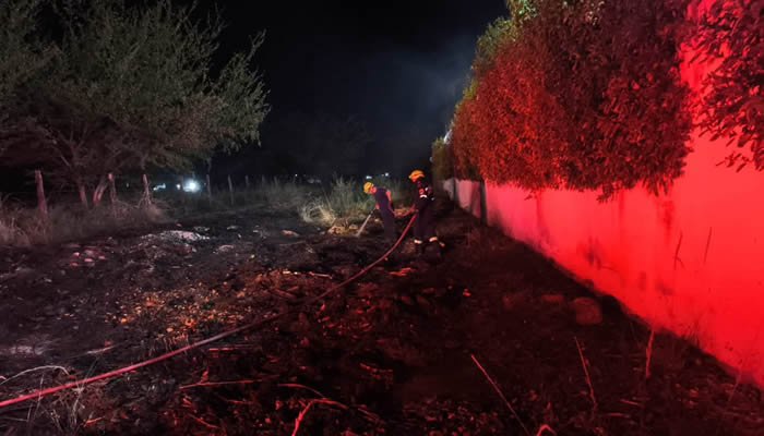 Bomberos controlaron dos incendios causados por quema de residuos en Neiva