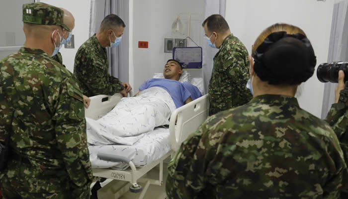 Comandante del Ejército visitó a soldados heridos tras atentado en Algeciras