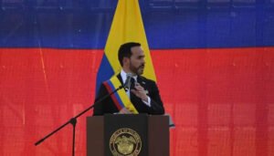 Ordenan a De la Espriella a disculparse