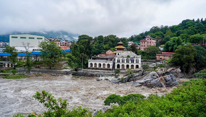 Fuertes inundaciones en Nepal dejan cerca de 100 muertos