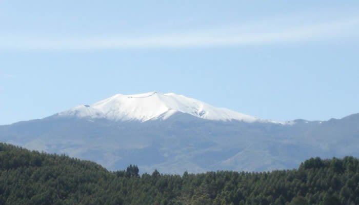 Huila mantiene monitoreo permanente por alerta naranja del volcán Puracé