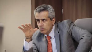 Legalizada captura del exministro Luis Fernando Velasco