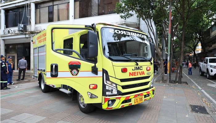 Alcaldía de Neiva entrega nueva máquina extintora