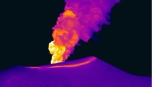 Volcán Puracé pasa a alerta naranja