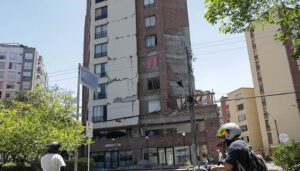 Terremoto deja al menos 132 muertos y más de 570 heridos