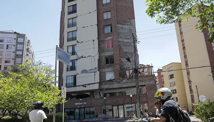 Terremoto deja al menos 132 muertos y más de 570 heridos