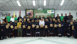 CAM entrega 78 radios para fortalecer a bomberos del Huila