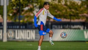 Colombia entrena con grupo completo