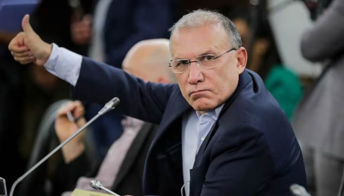 Roy Barreras anuncia su retiro de la política