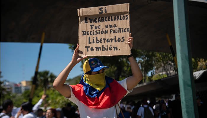 Denuncian traslados de presos políticos en Venezuela