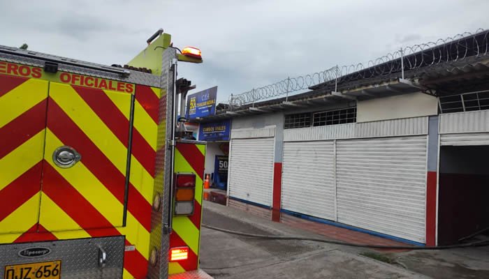 Controlado incendio estructural en un local del barrio Altico