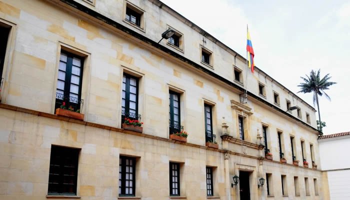Cancillería pide a Rusia y a Ucrania, no reclutar colombianos