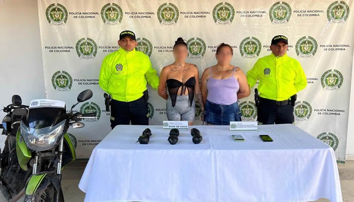 Capturadas dos mujeres con base de coca en su poder