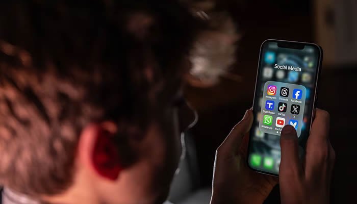 Unión Europea propone limitar redes sociales a menores