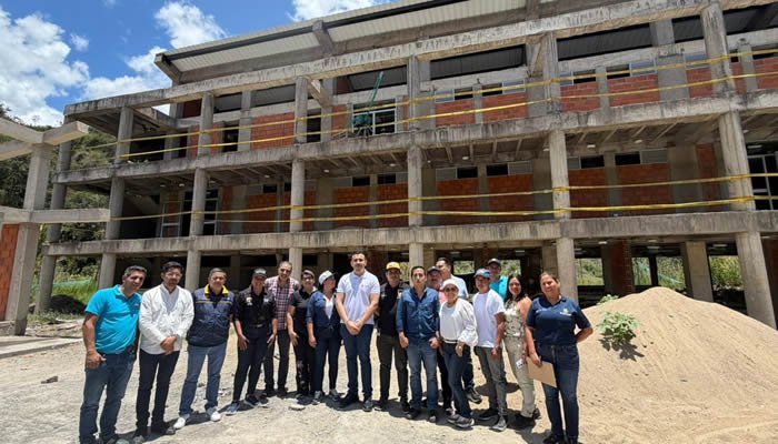 seguimiento a obras del colegio Las Juntas en Santa María