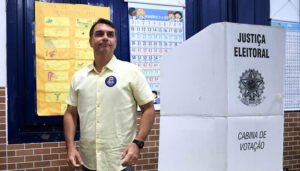 Flávio Bolsonaro pide anular elecciones en Brasil