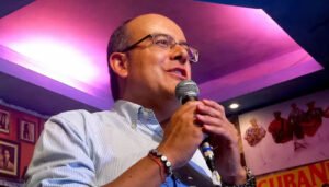 Fiscalía imputa cargos al periodista Ricardo Orrego