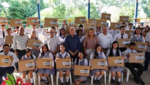Entregados 57 computadores portátiles en Rivera