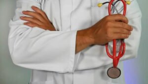 Mujeres siguen sufriendo brechas en el sector salud colombiano